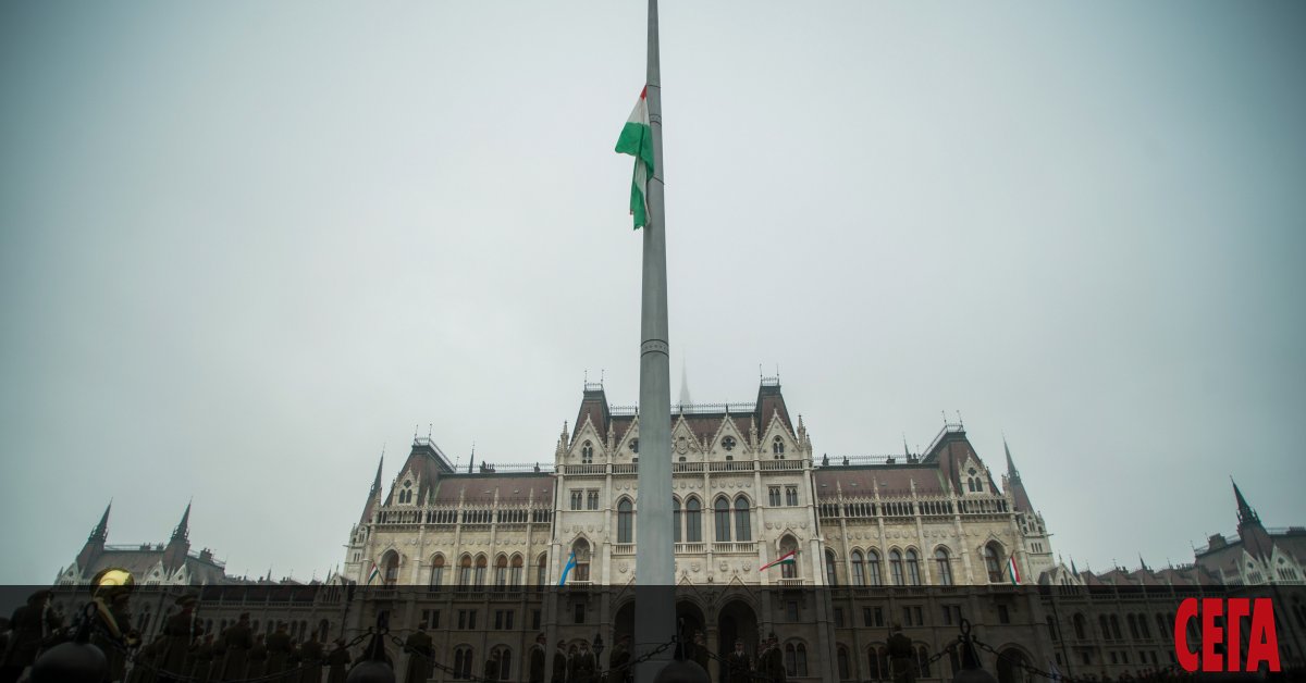 Унгарският парламент прие поправка в конституцията, в която има ново,