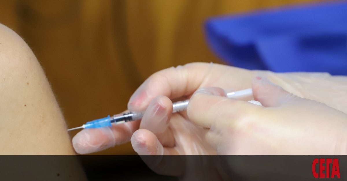 Израел започва да прилага трета доза от ваксината на Пфайзер срещу