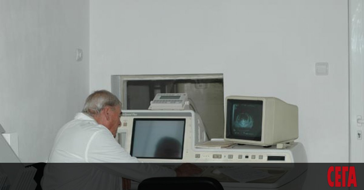 Недостигът на медици, които да лекуват болни от COVID-19, вдигна