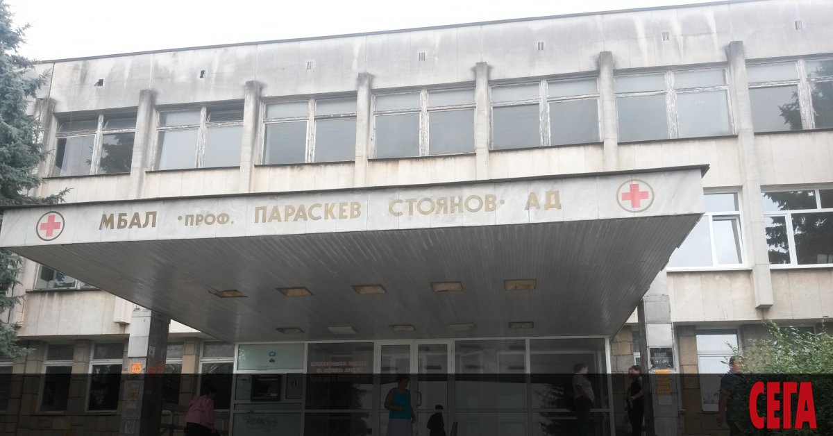 Болниците в страната продължават да изнемогват в условията на епидемия.