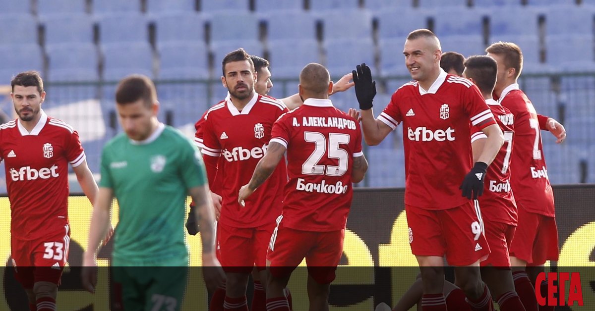 Дебютантът в елитното футболно първенство ЦСКА 1948 затвърди позициите си