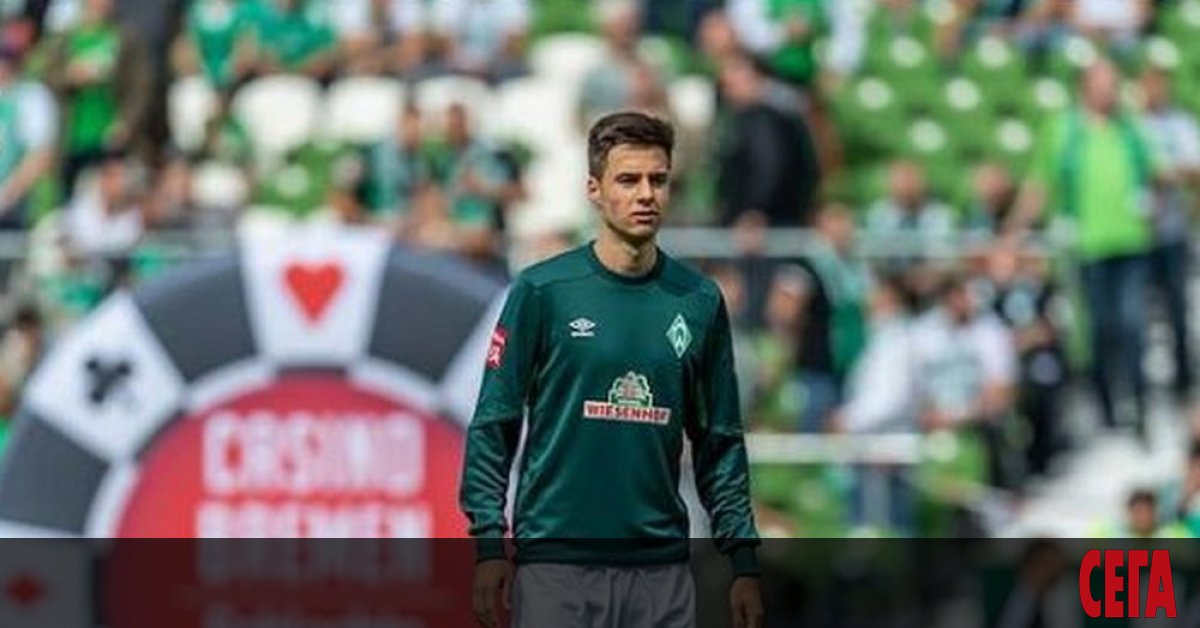 Българският халф Илия Груев - младши (20 г.) записа официален