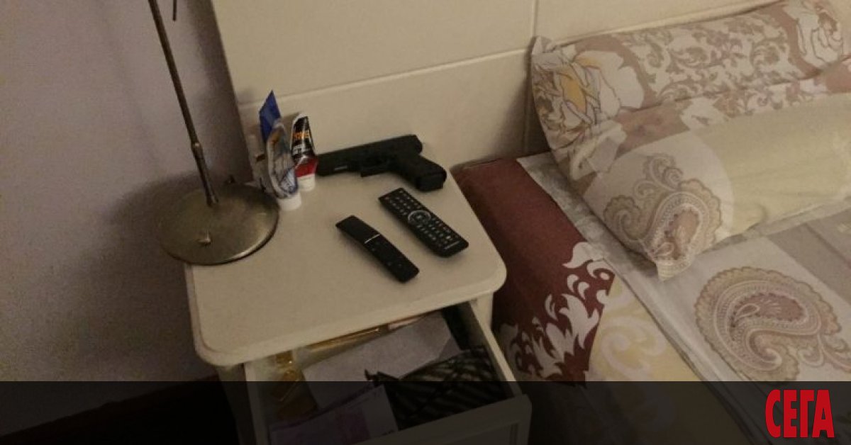 Без данни за престъпление спира проверката на снимките от спалнята на