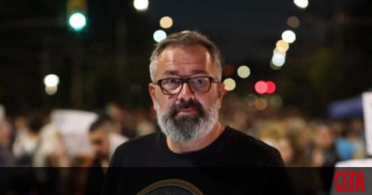 Вчера г-жа  получи подарък: ръчно преписан романа Под игото. С преписването