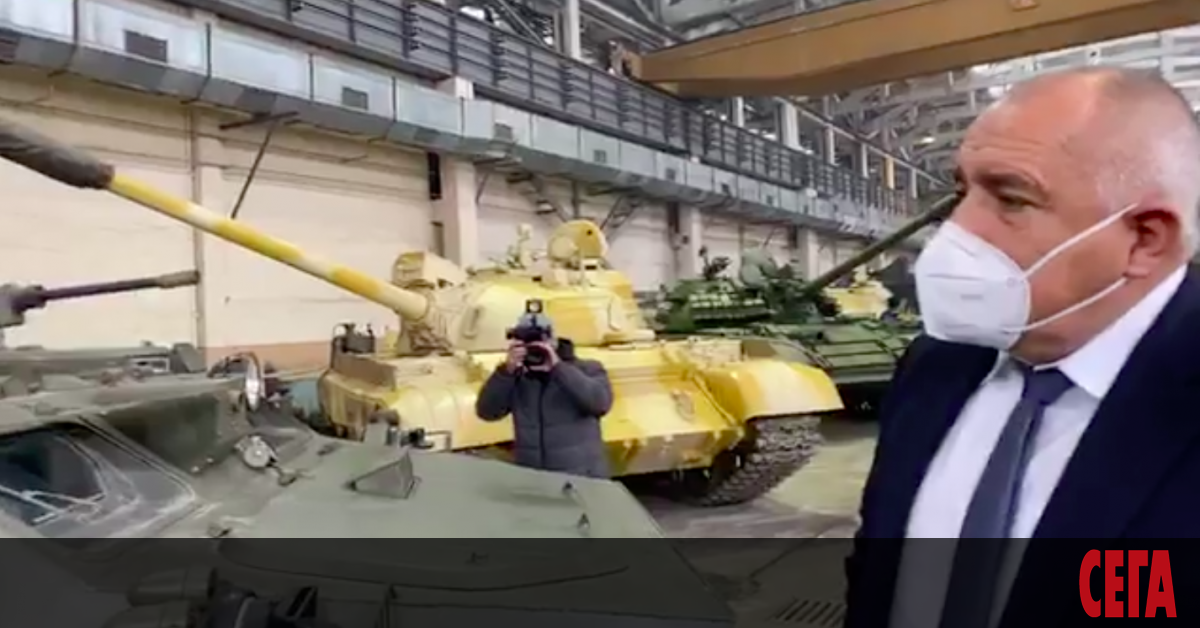 Бойко Борисов не подмина и армията в хвалебствените кръгчета с джипа