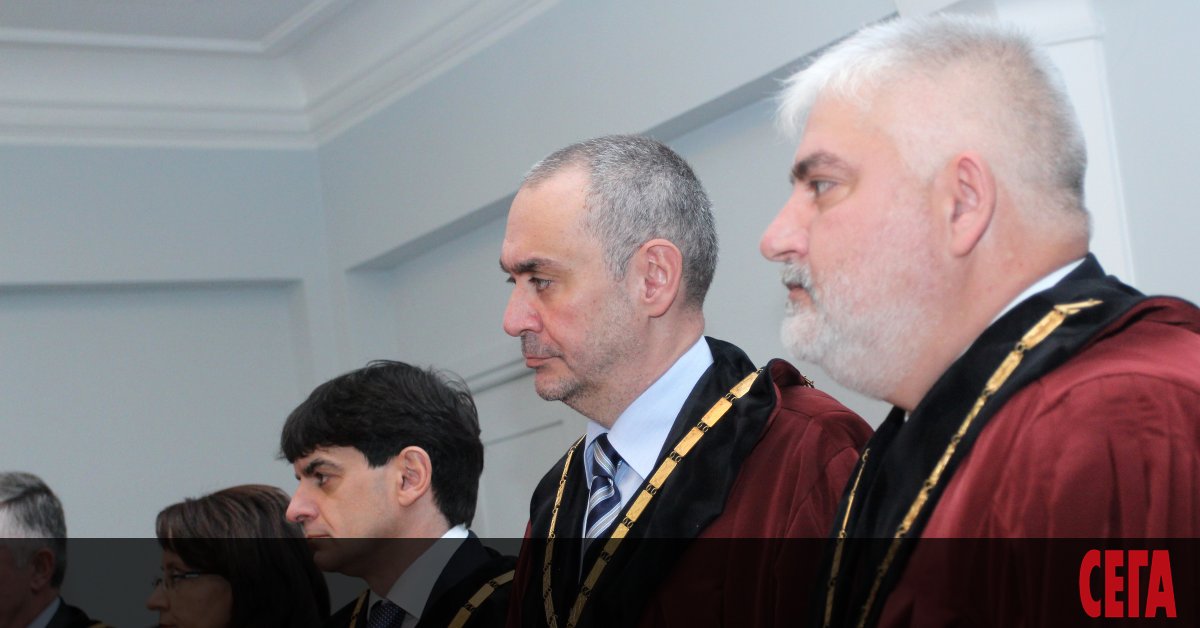 Очаквано Конституционният съд отклони искането на президента Румен Радев да обяви