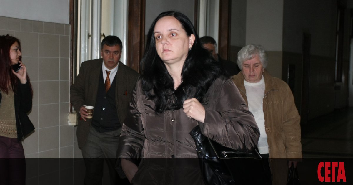 Делото срещу акушерката Емилия Ковачева, която е обвинена, че преди