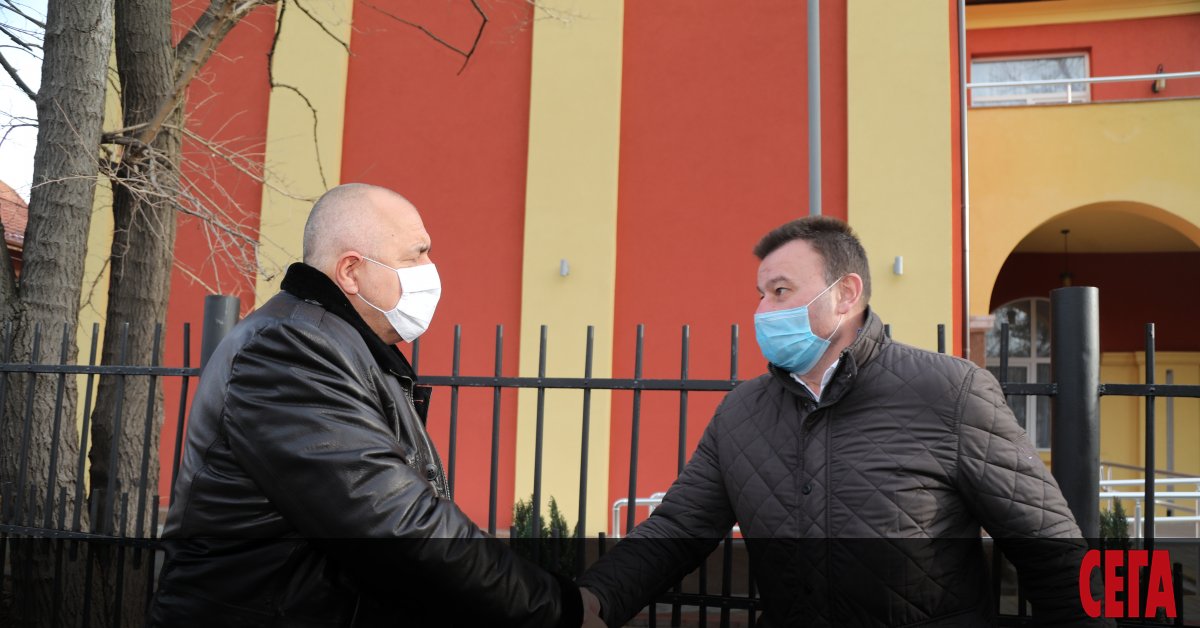 Викове Оставка! и Мафия! стреснаха премиера Бойко Борисов по време