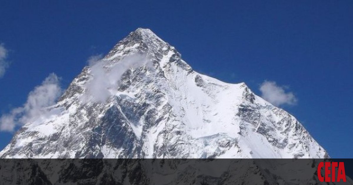 10-членен екип, съставен само от непалски планински водачи, направи първото