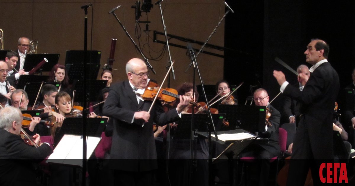 Повече от 600 изпълнители от страната и чужбина, седем оркестрови