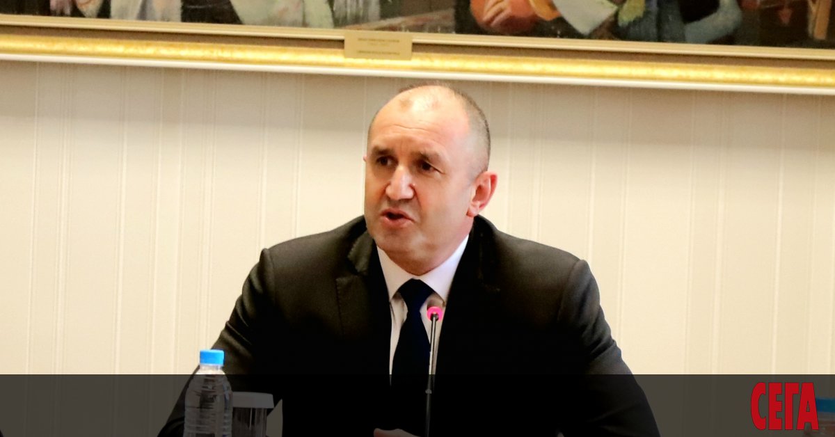 В понеделник президентът Румен Радев ще проведе консултации с представители