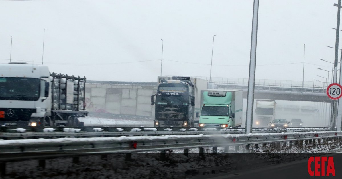 От 1 февруари камионите и автобусите, които са длъжни да