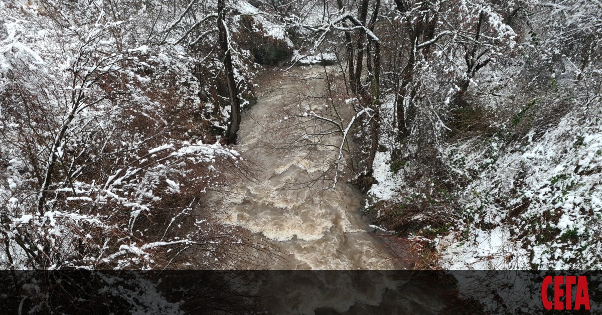 След продължителната суша сега рискове създават валежите от дъжд. За