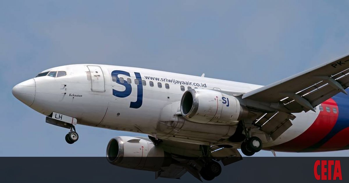 Екипите, издирващи изчезналия Боинг 737-500 на индонезийската авиокомпания Шривиджая еър,