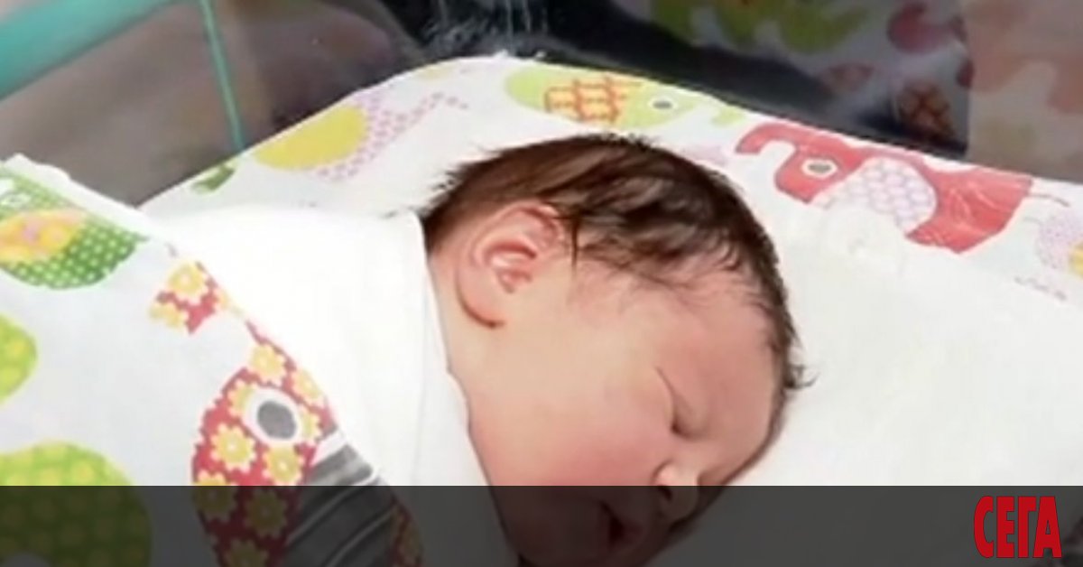 Първото бебе, родено в България през 2021 г., проплака във