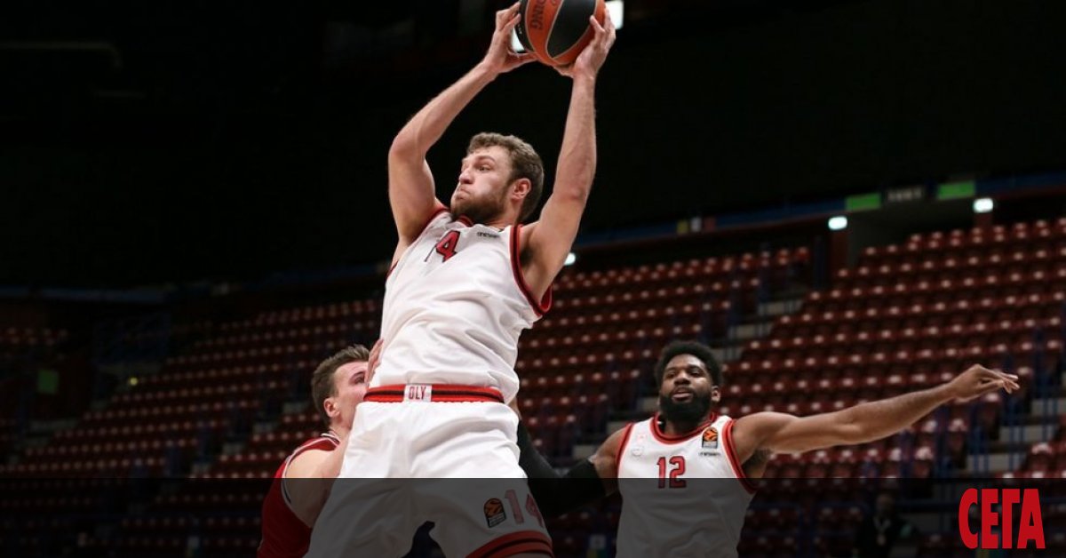 За първи път в кариерата си Александър Везенков реализира дабъл-дабъл