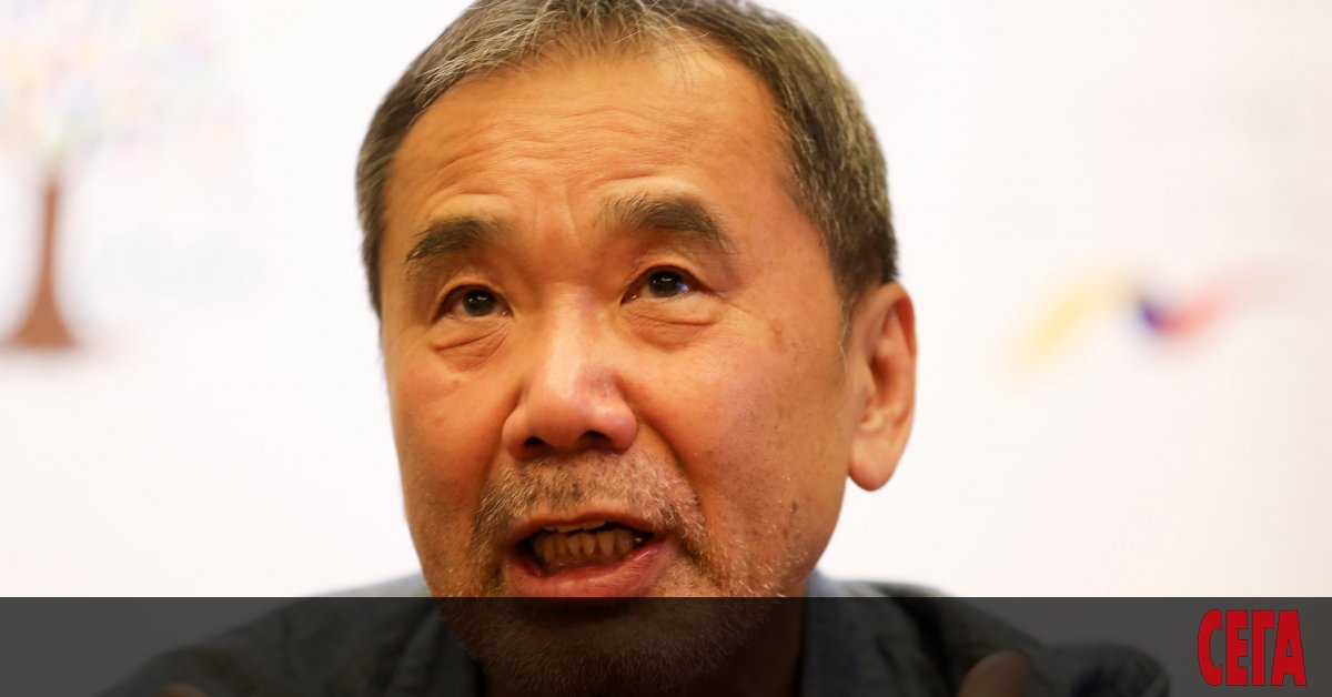 Японският писател Харуки Мураками казва, че политиците трябва да помогнат