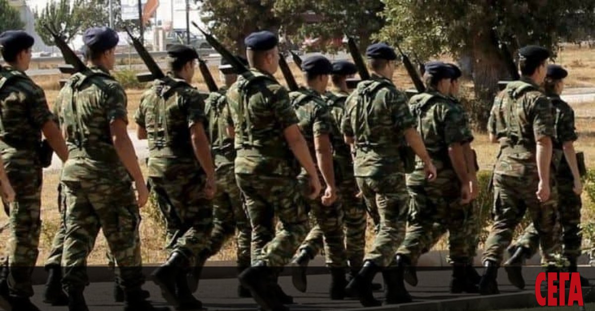 Военната служба в Гърция ще бъде увеличена от 9 на