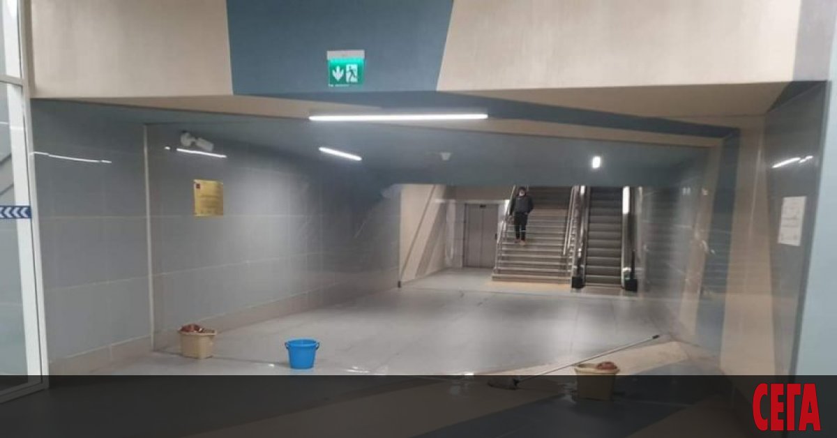 Таванът на метростанция Хаджи Димитър протече след дъжда в София