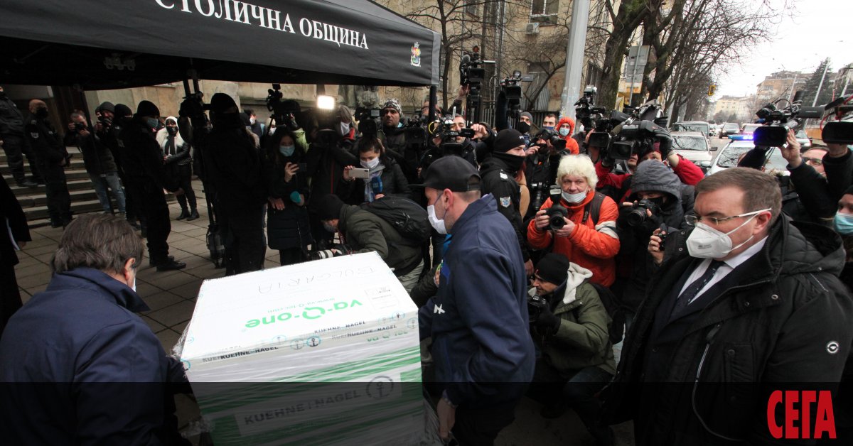 Първите седмици от ваксинационната кампания в ЕС преминаха под знака