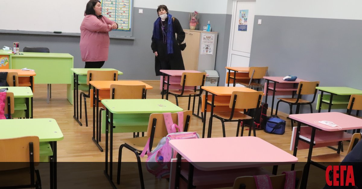 Учителите вече могат да се пенсионират по-рано по лична преценка,