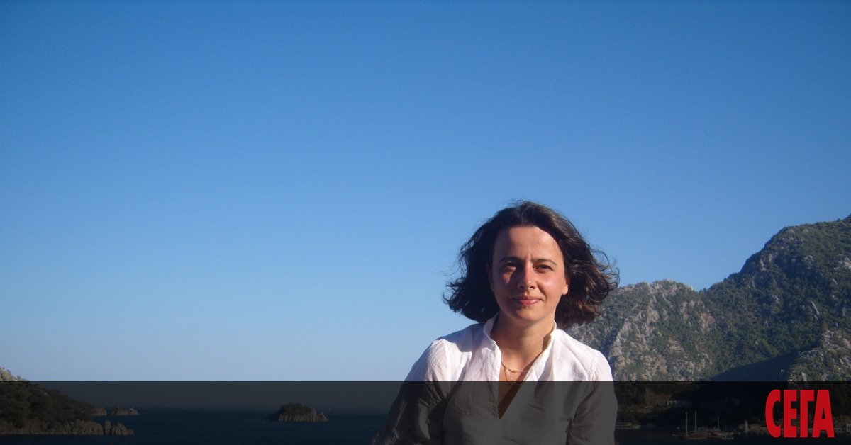 Писателката Силвия Томова е автор на романите Кожа, Тит от