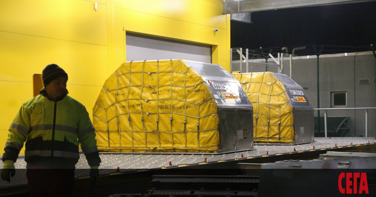 Още 18 720 дози от ваксината срещу COVID-19 на Пфайзер/БиоНтех пристигнаха