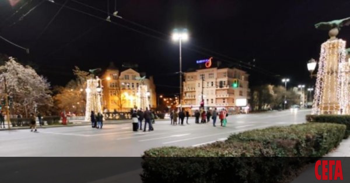 Столичният Орлов мост отново е блокиран, съобщи Би Ти Ви.Протестиращите