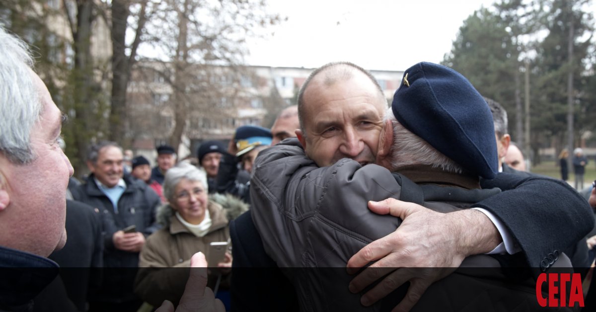 Не му върви на Румен Радев със символиките. Толкова много
