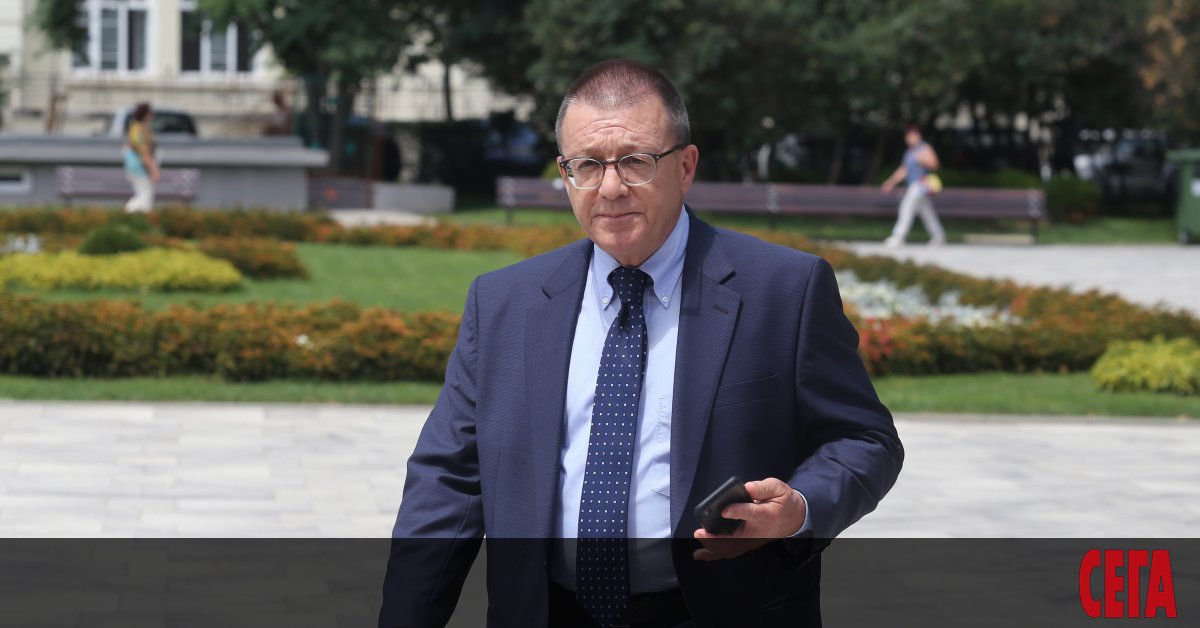 - Г-н Ноев,  българските политици се разделиха и по случая с
