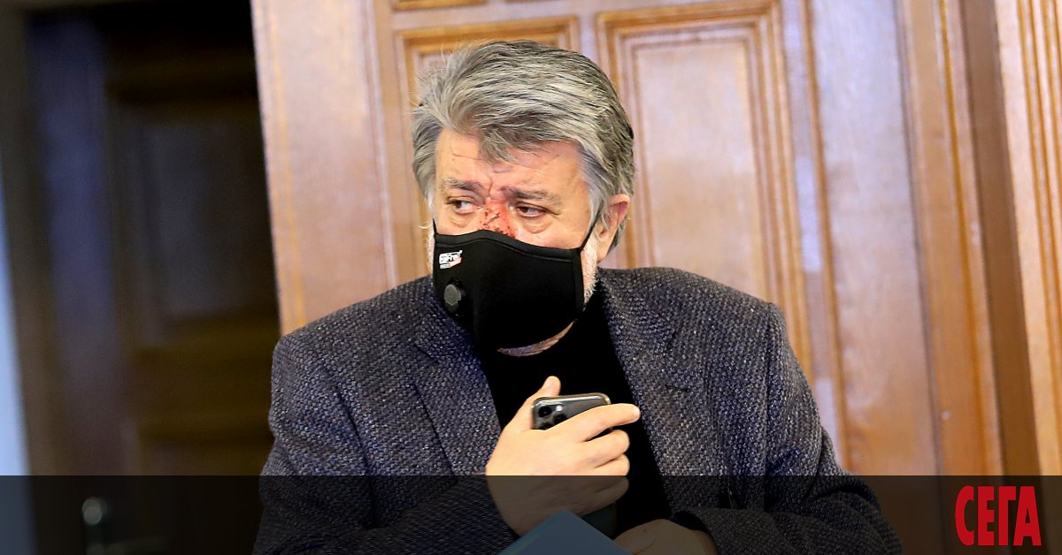 Парламентът удължи работното си време снощи, за да приеме окончателно