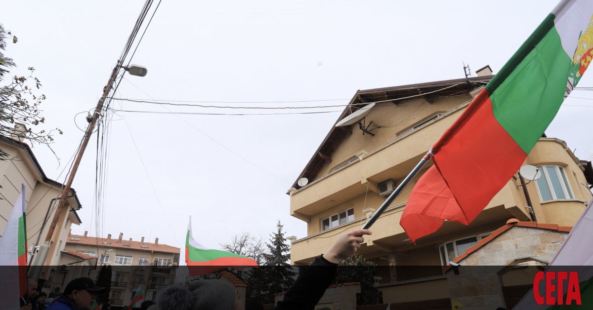 Протест пред къщата на министър-председателя Бойко Борисов в Банкя се