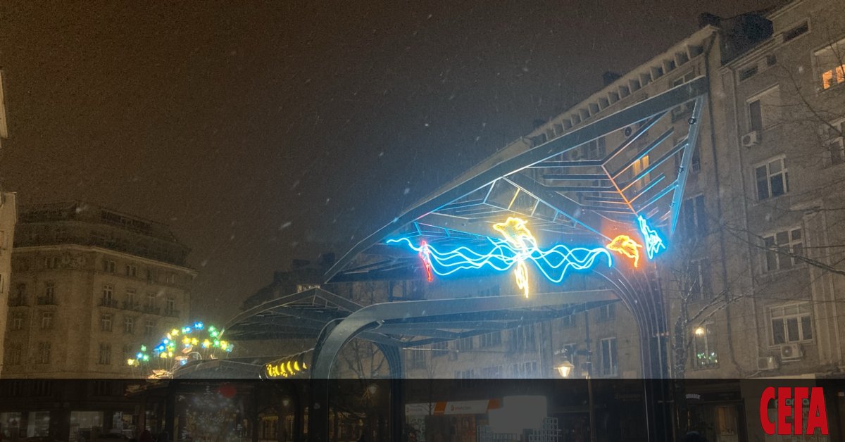 След ремонта, вече без глъчката на книжарите, столичният площад Славейков“