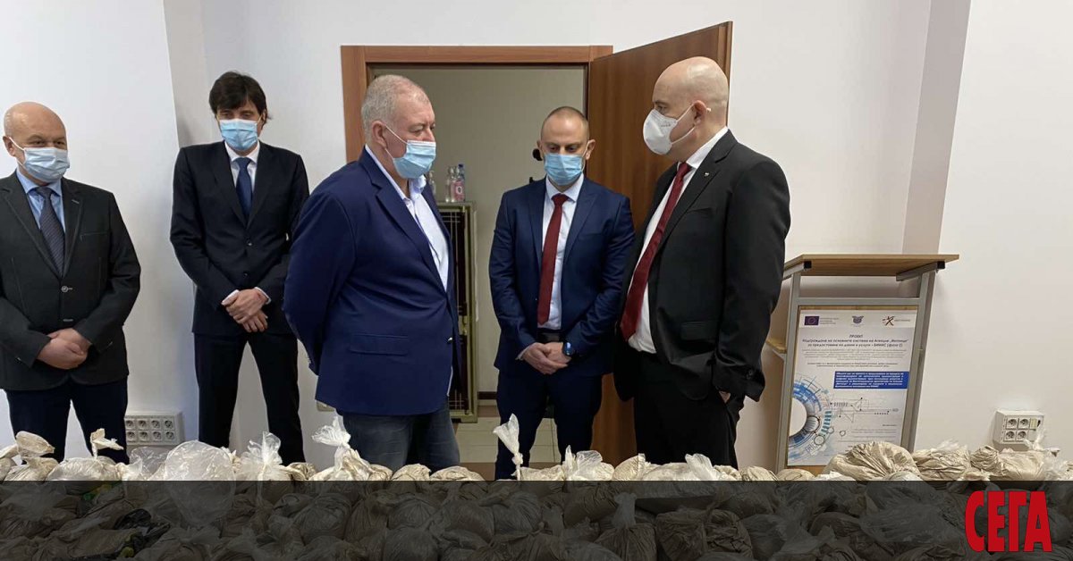 Задържано е огромно количество наркотици – близо 400 кг. хероин на стойност около 32 млн.лв. Това написа главният