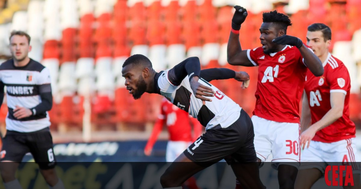 ЦСКА-София и Локомотив (Пд) завършиха 0:0 в мач от 20-и