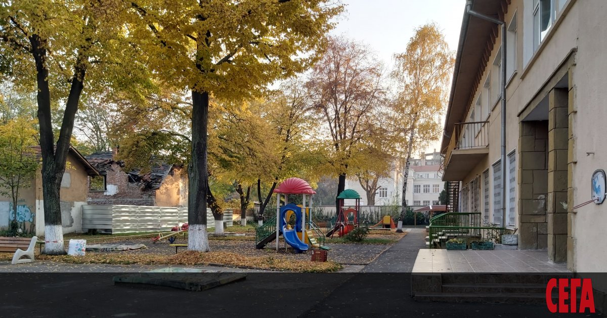 Кабинетът в оставка, броени дни преди да бъде разпуснат, отпусна