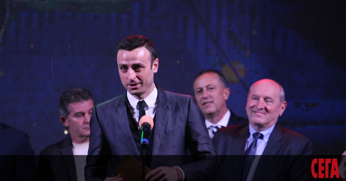 Димитър Бербатов е променил позицията си и възнамерява да се