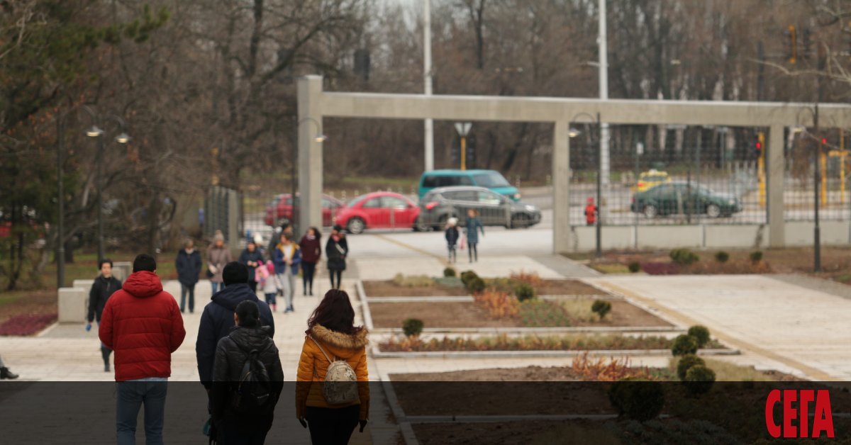 Т.нар. Зелено училище и още много други части и площи