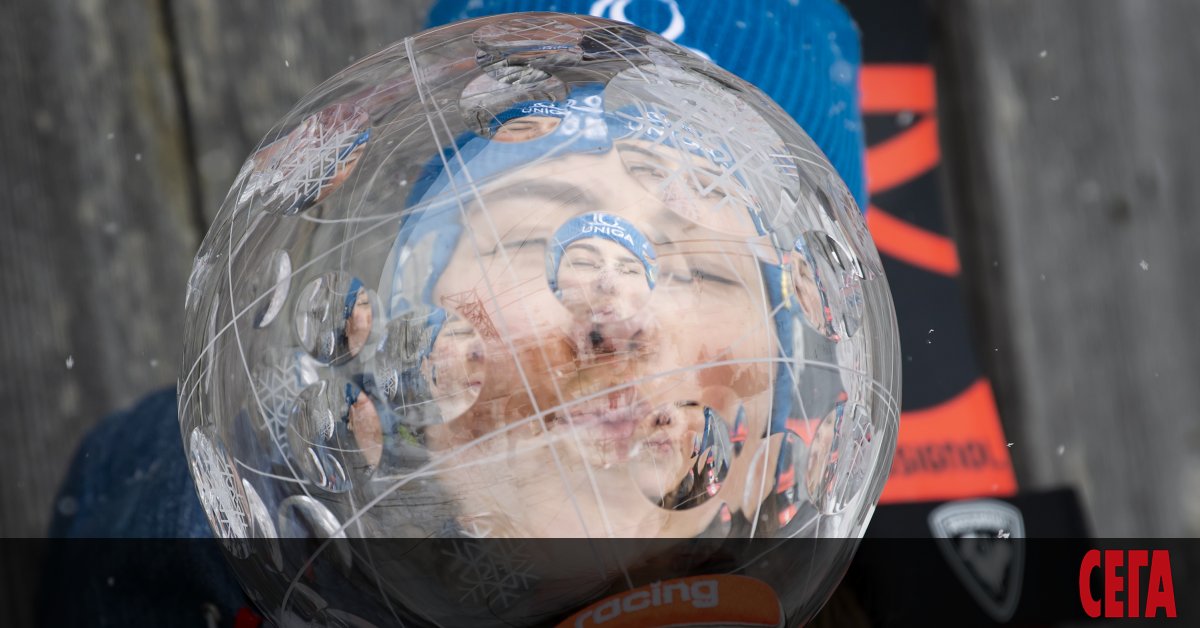 Петра Влъхова триумфира със Световната купа в алпийските ски при