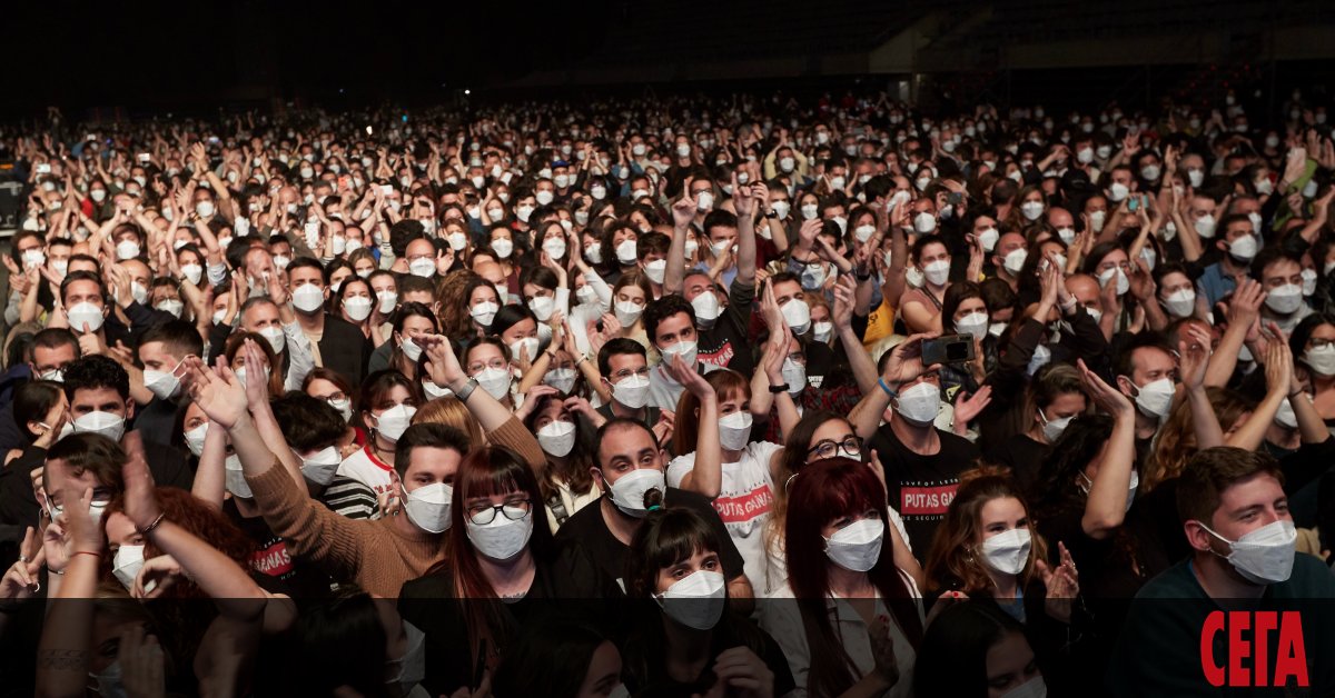 5000 души танцуваха, прегръщаха се и пяха заедно с музикантите на