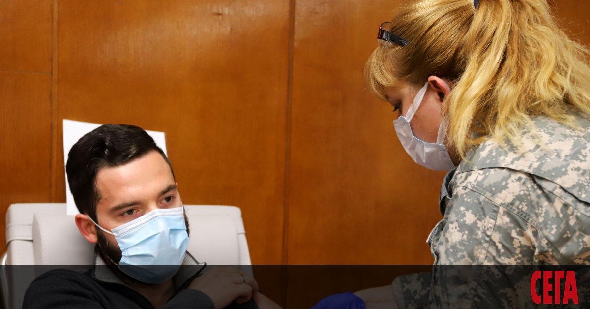 Почти месец след старта на е-регистъра ваксинирането през него създава