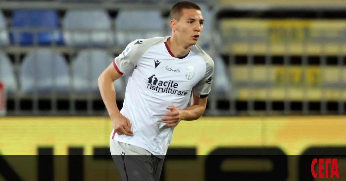 С дебюта си за Болоня на 3 март срещу Каляри