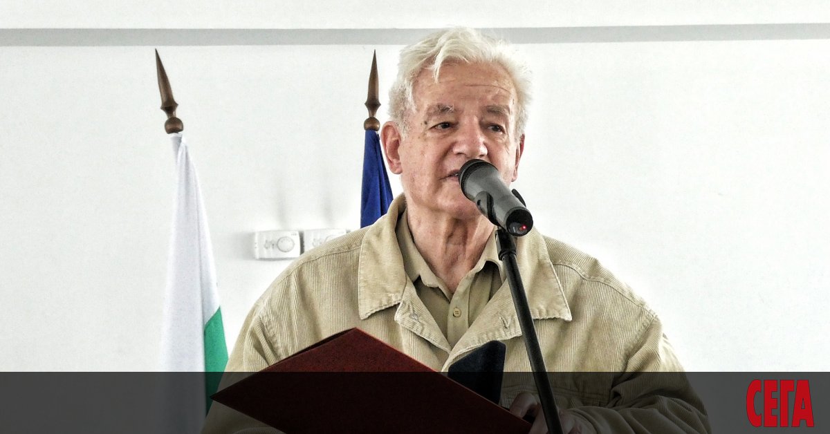 На 18 март, седмица сред като навърши 82 години, почина Стефан Стайчев