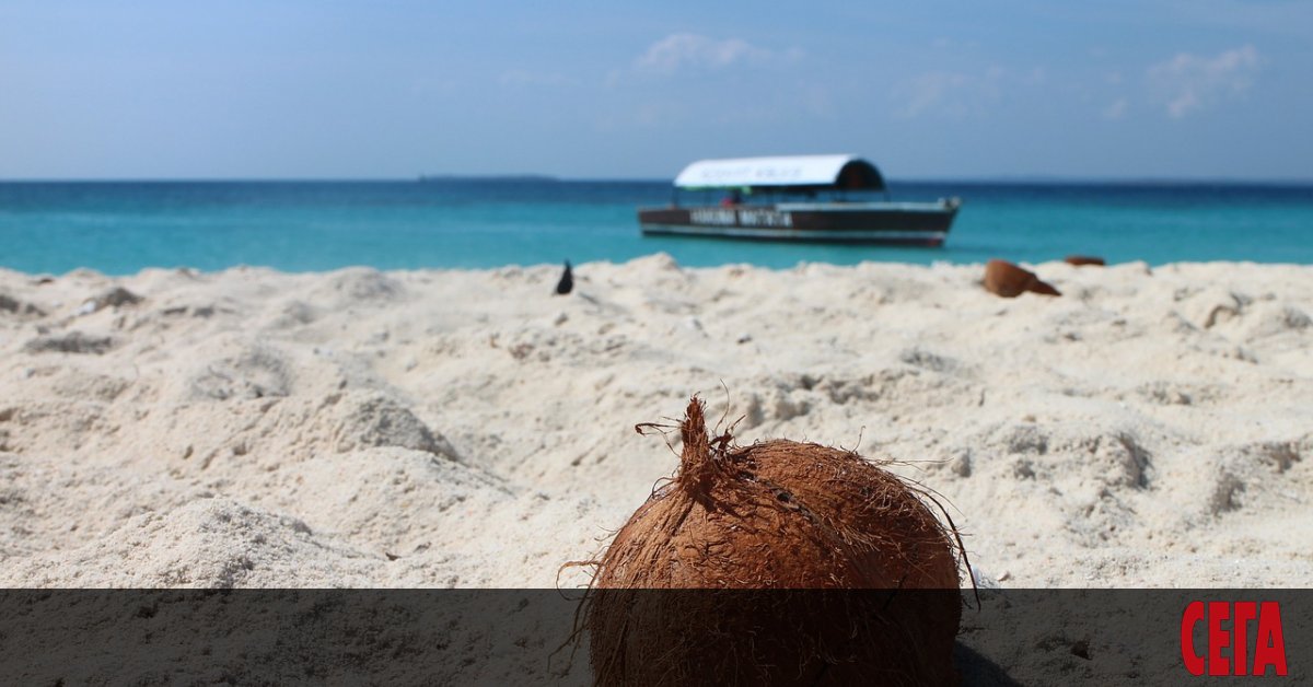 От 00:00 часа на 13 март всички лица, на които