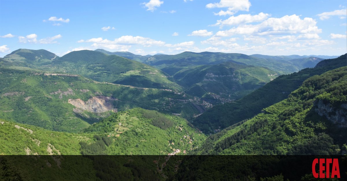 В Искърското дефиле сега дърветата са едва напъпили, а пътеките