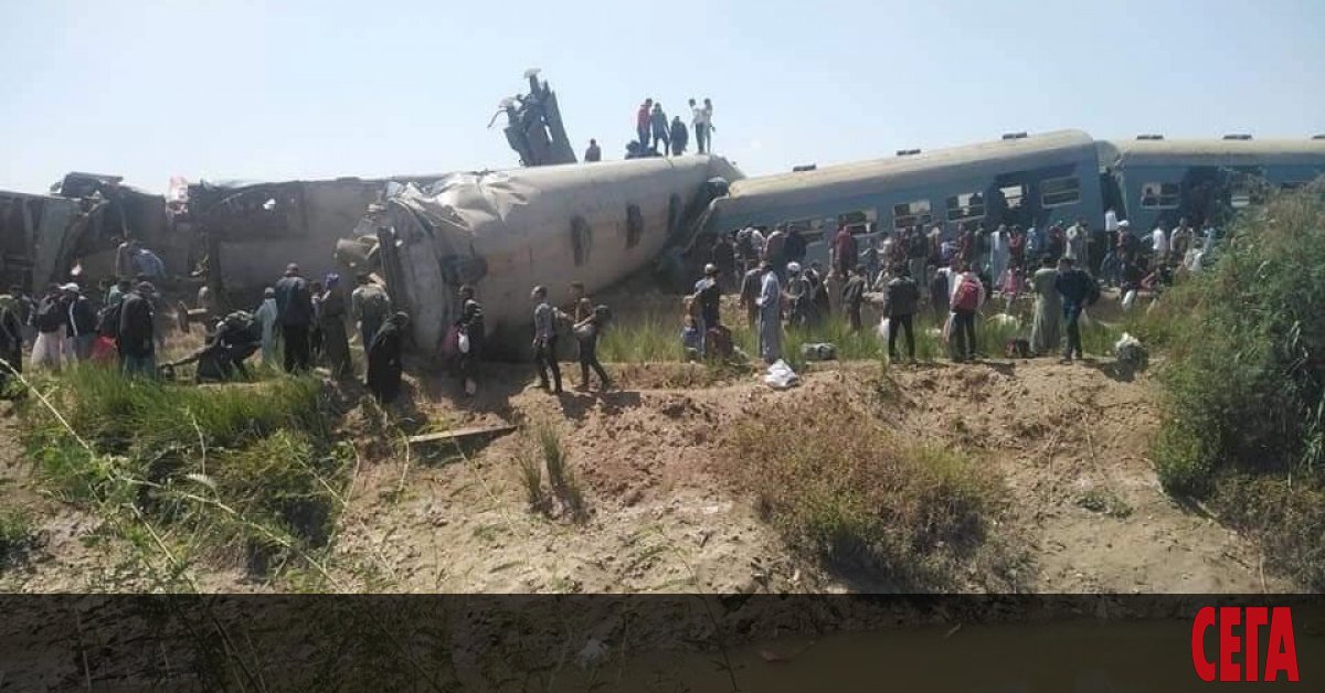 Два пътнически влака са се сблъскали в южната част на