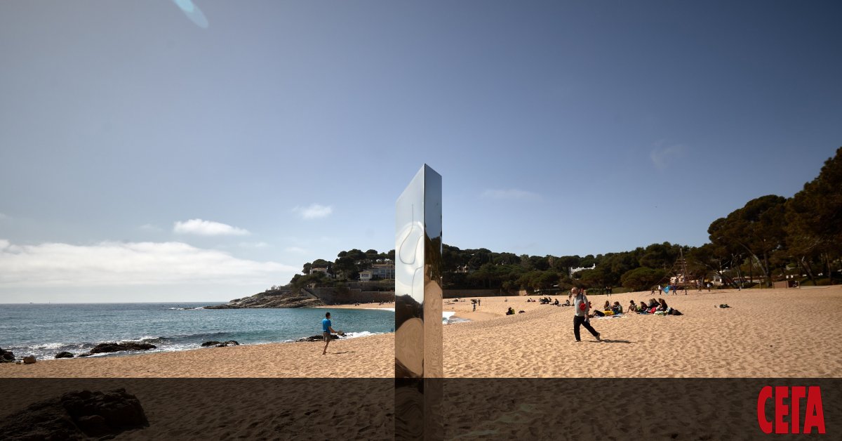 В Испания маските вече са задължителни дори на плажа и