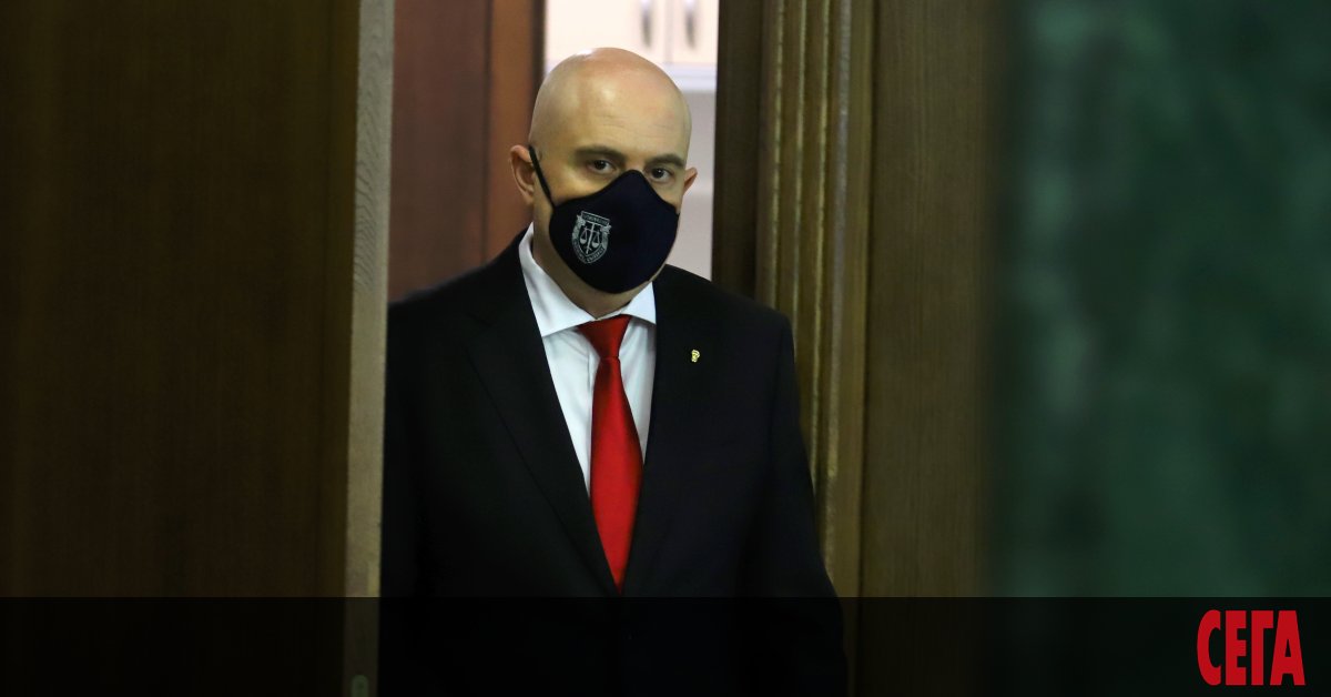 Това е тъжното, че продаваш, предаваш и търгуваш националния си