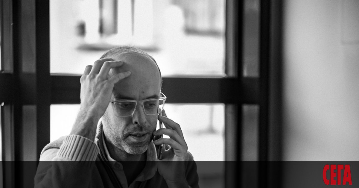 Константин Вълков е роден през 1977 г. в София. Завършва