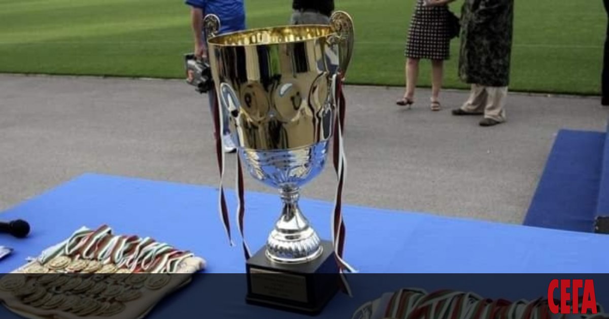 Привърженици на Левски решиха да измият срамно петно, сътворено от